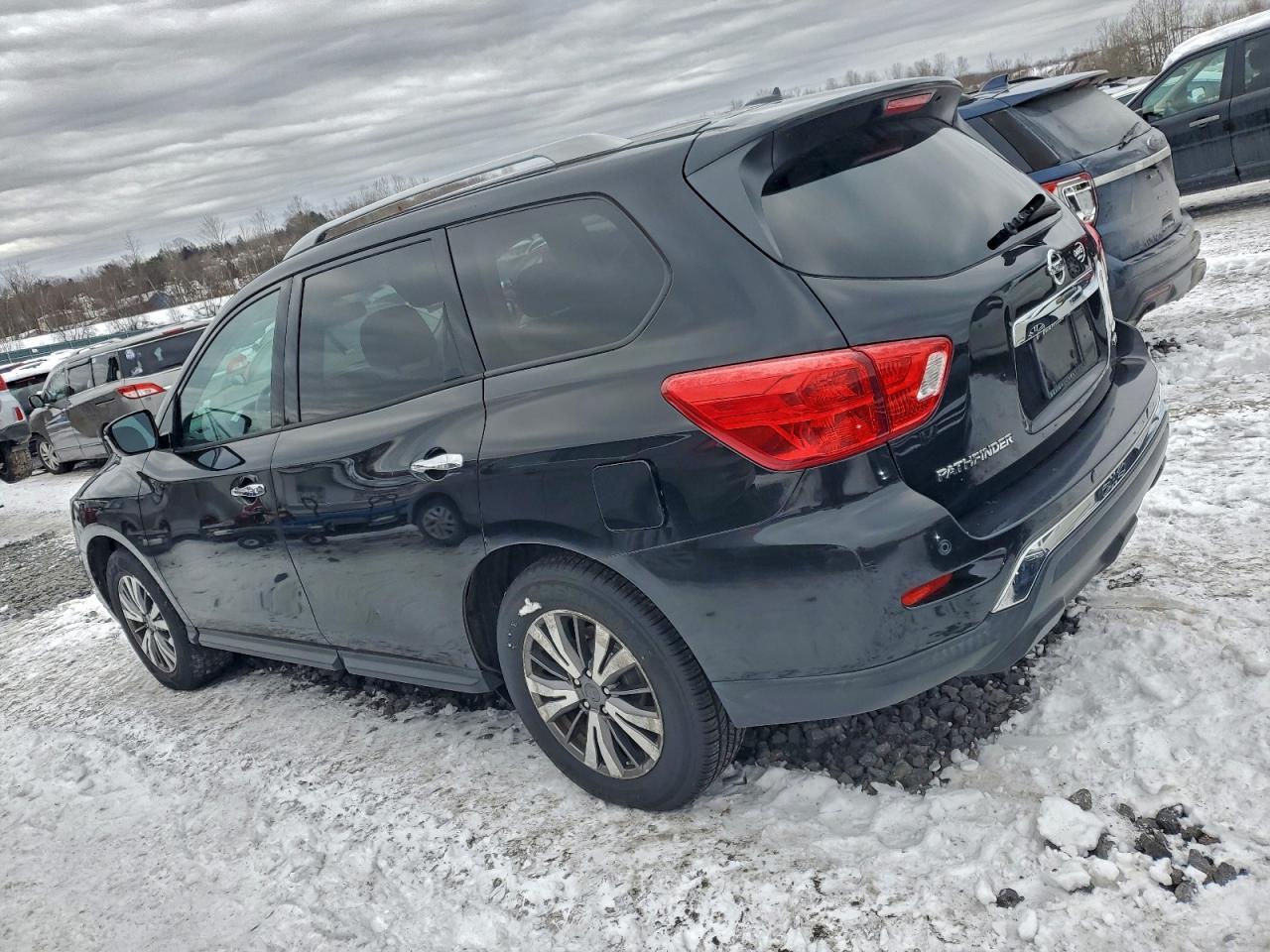 2017 Nissan Pathfinder S - Фото 2