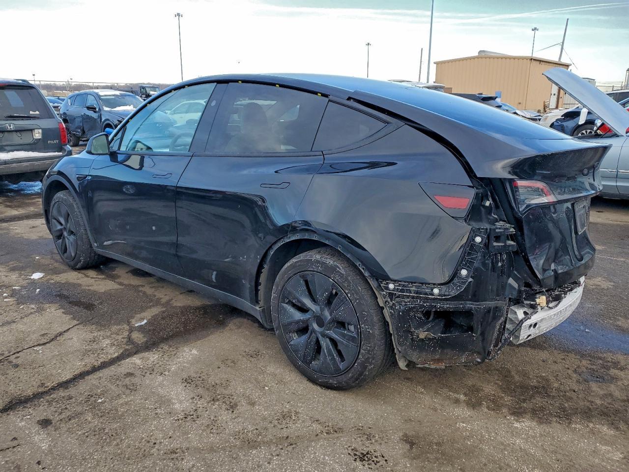 2024 Tesla Model Y - Фото 2