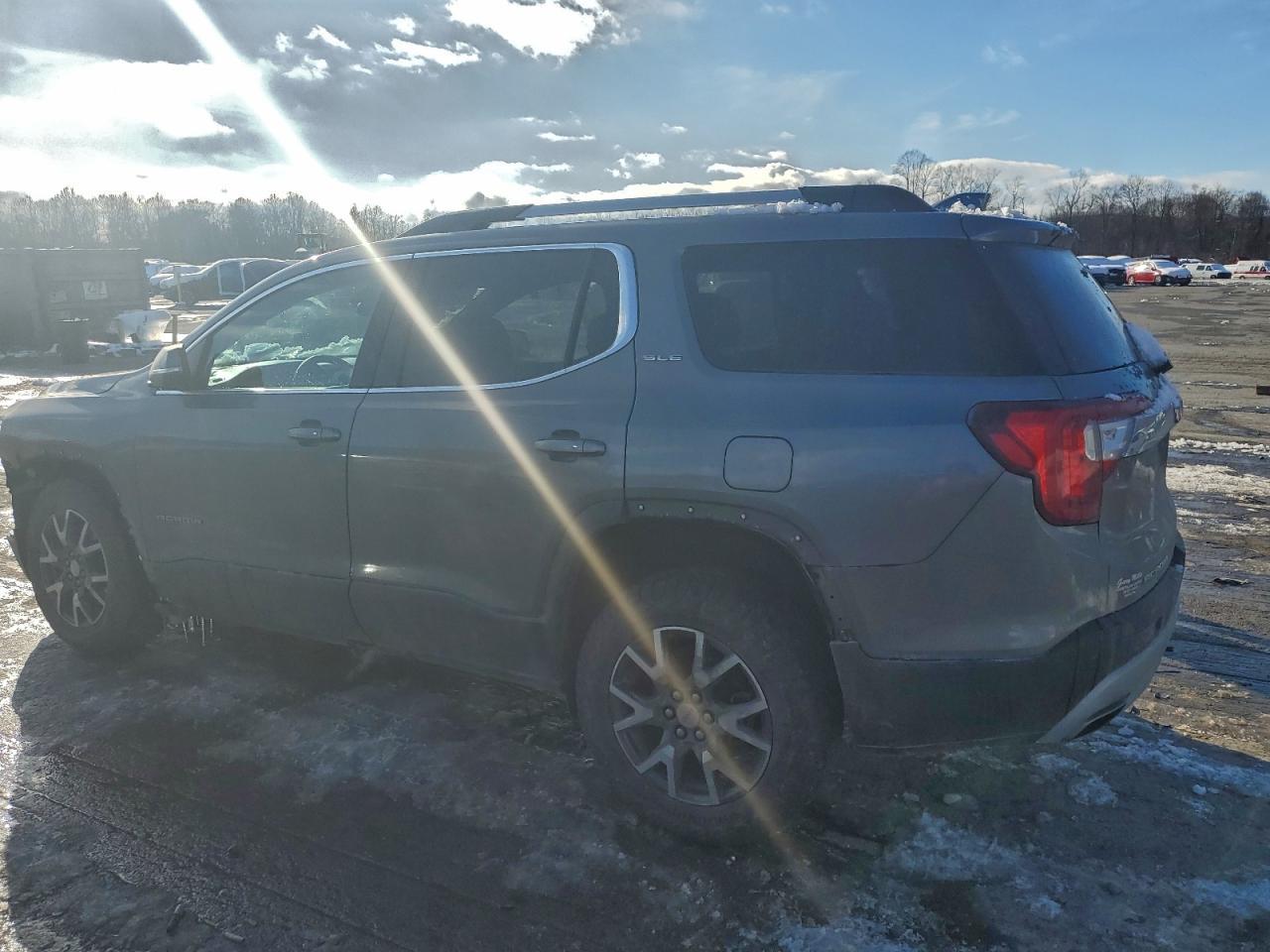 2022 GMC Acadia Sle - Image 2