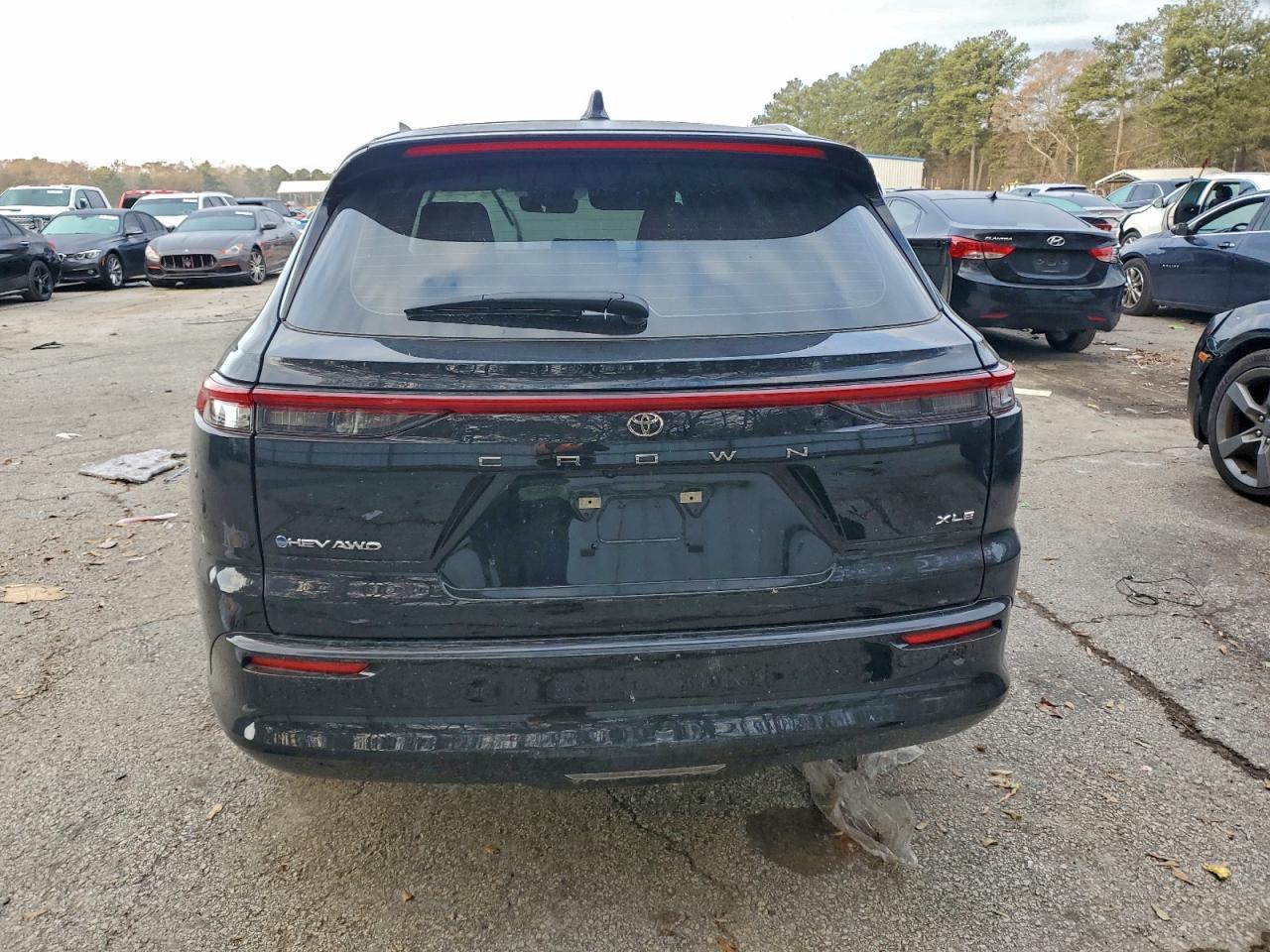 2025 Toyota Crown Signia Xle - Image 6