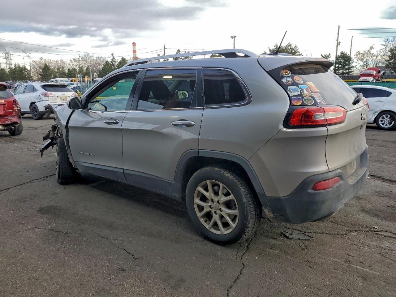 2015 Jeep Cherokee Latitude - Фото 2