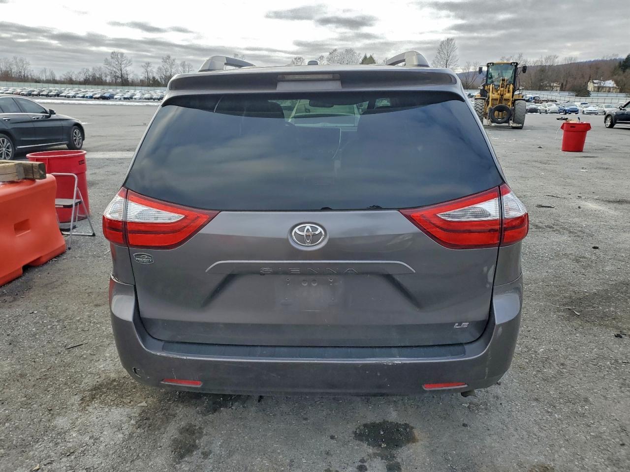 2017 Toyota Sienna Le - Фото 6