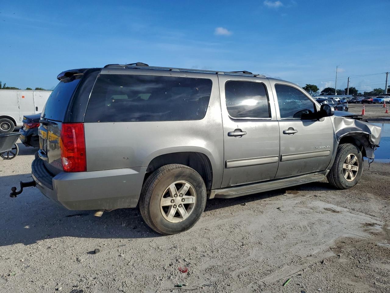 2012 GMC Yukon Xl C1500 Sle - Image 3