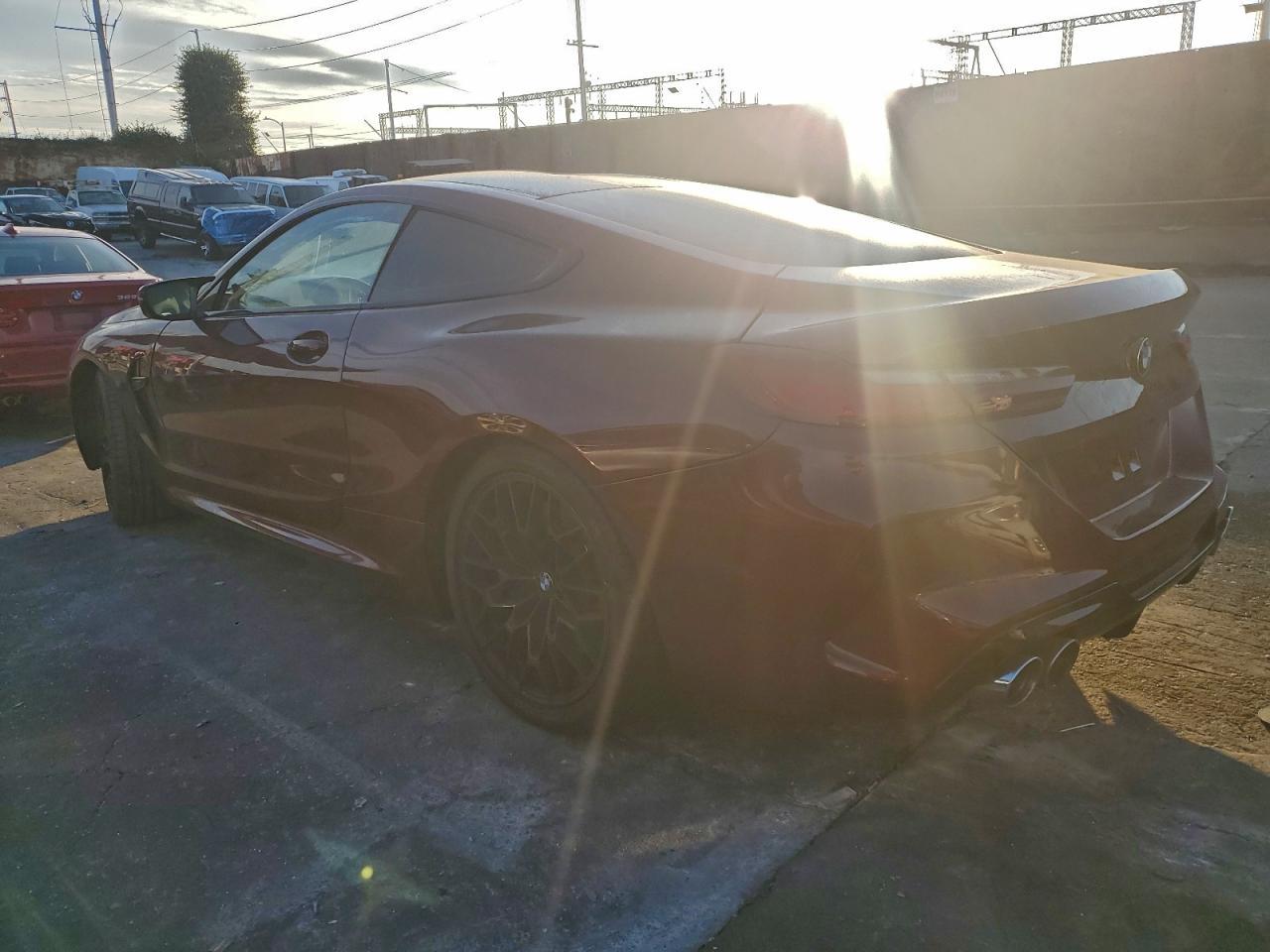 2022 BMW M8 - Фото 2