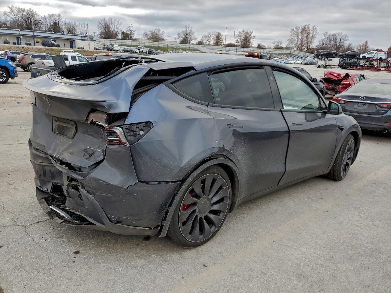 2023 Tesla Model Y - Image 3