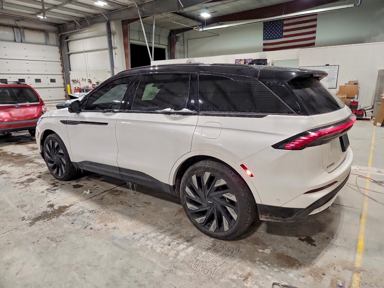 2024 Lincoln Nautilus Reserve - Image 2