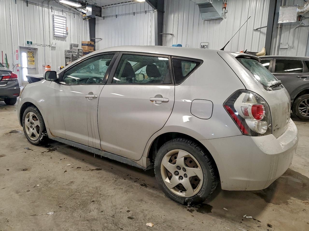 2010 Pontiac Vibe - Фото 2