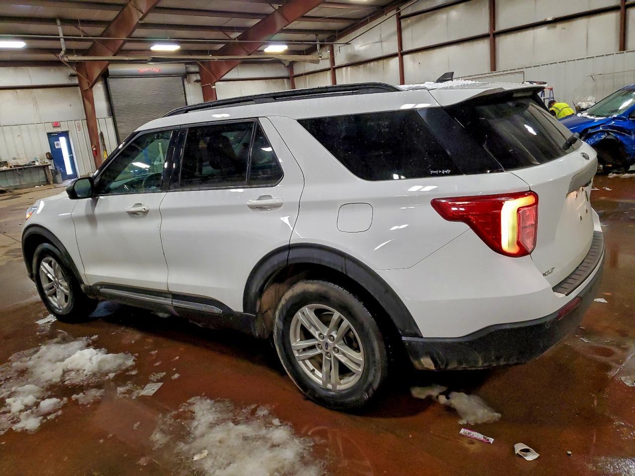 2021 Ford Explorer Xlt - Фото 2