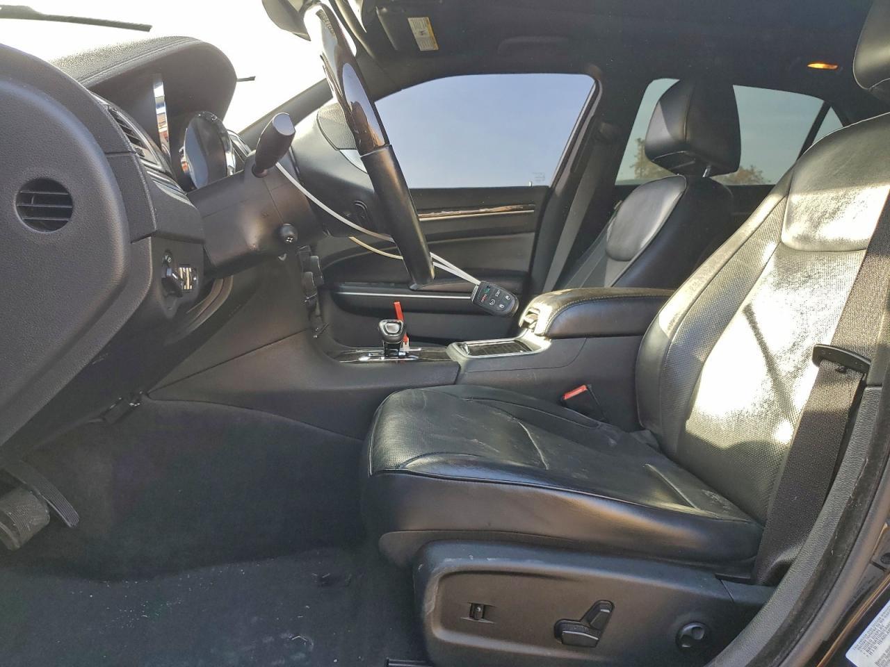 2013 Chrysler 300C - Фото 7