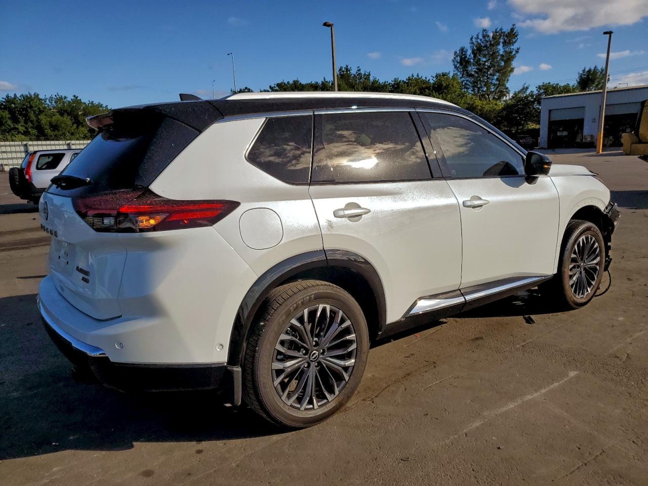 2025 Nissan Rogue Platinum - Фото 3