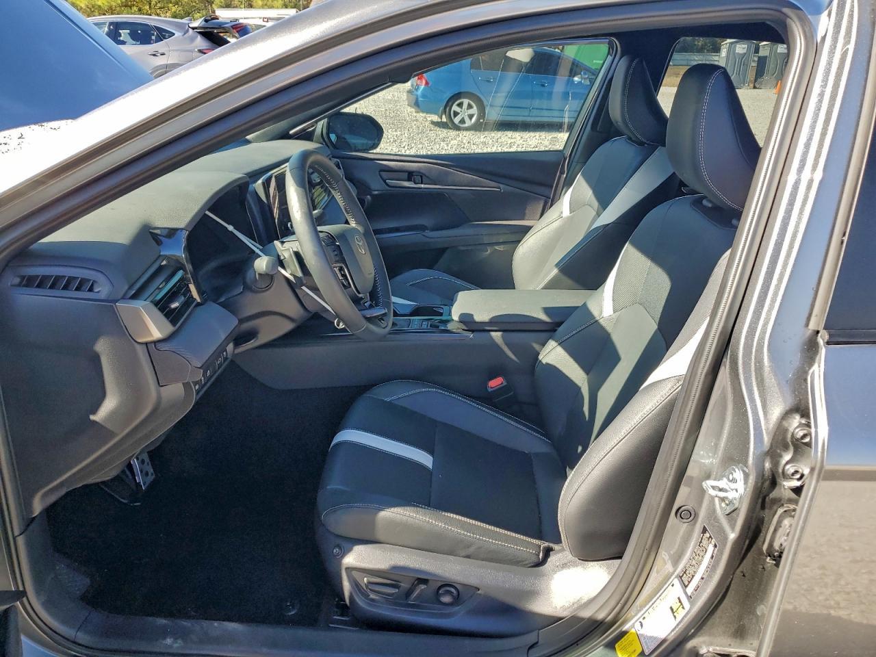 2025 Toyota Camry Se - Image 7