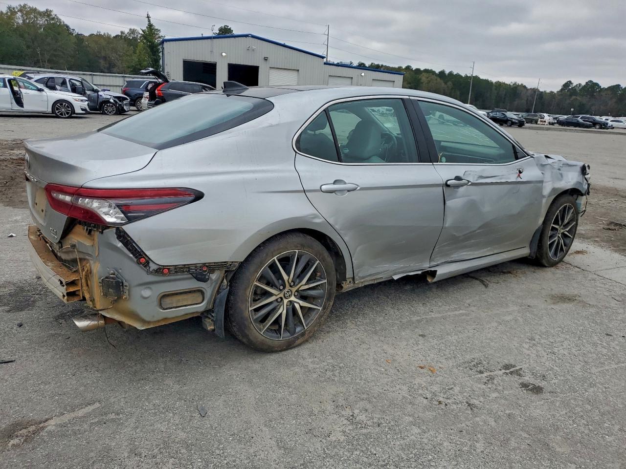 2023 Toyota Camry Xle - Image 3