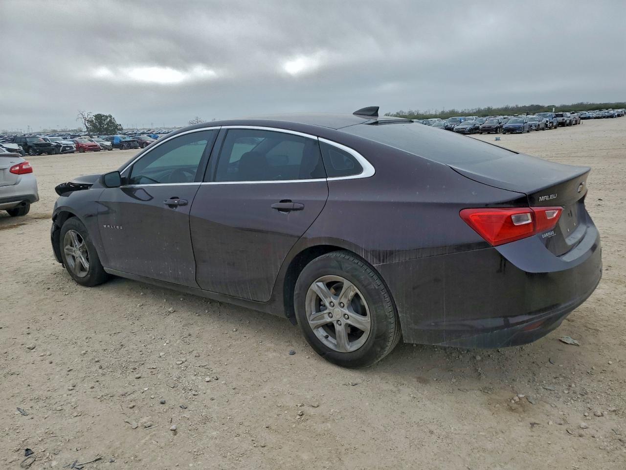 2020 Chevrolet Malibu Ls - Фото 2