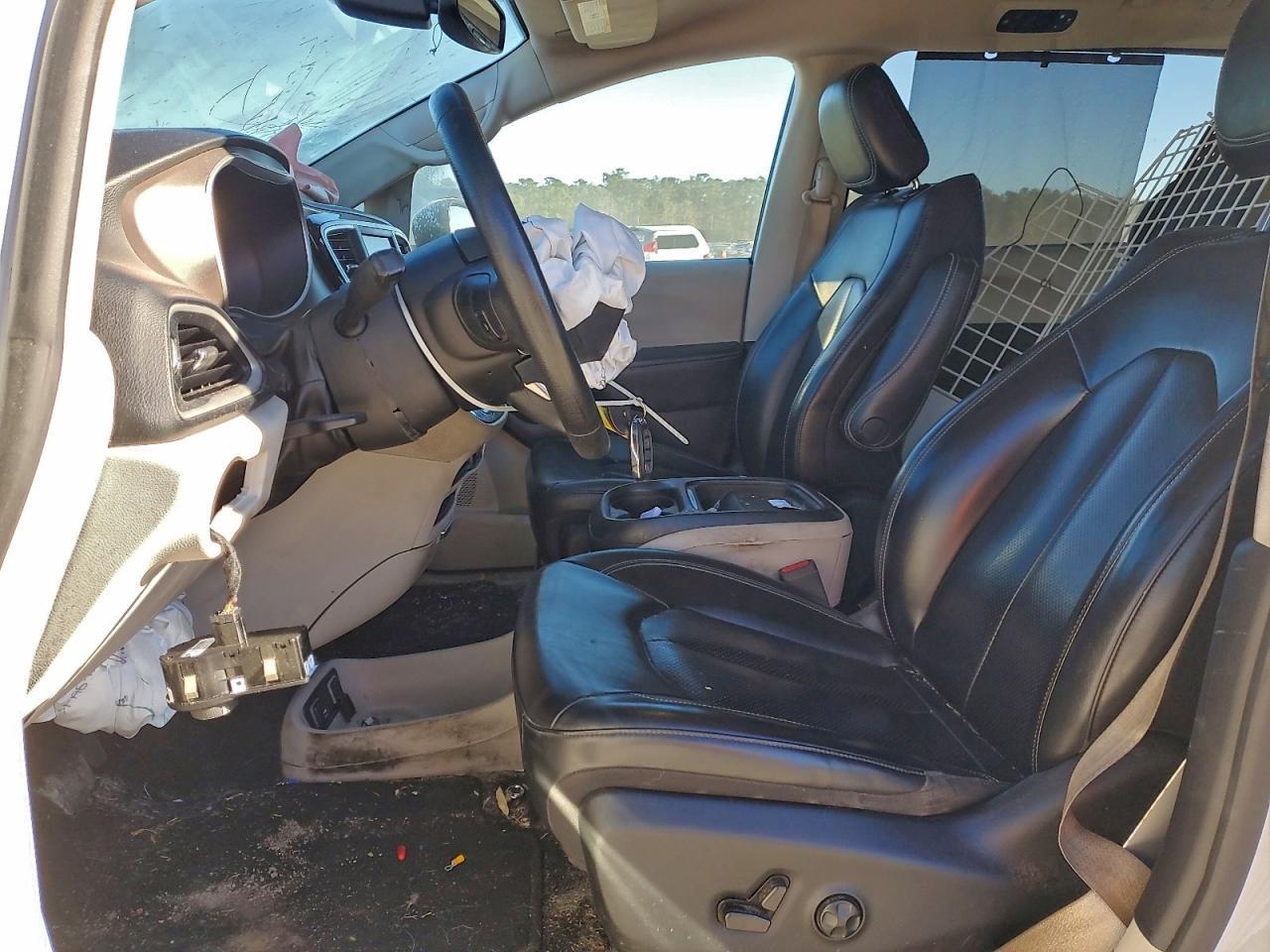 2020 Chrysler Voyager Lxi - Фото 7