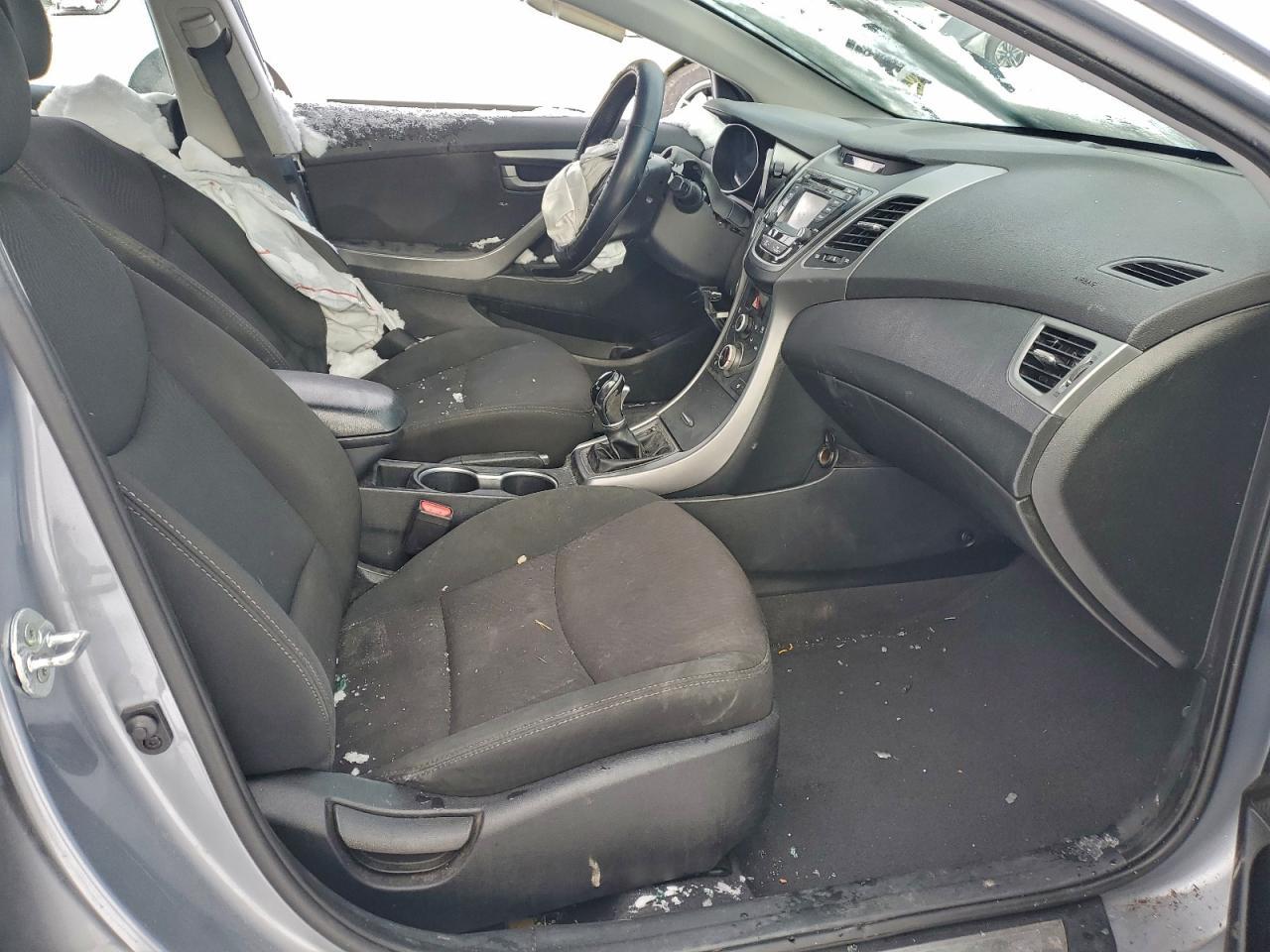 2016 Hyundai Elantra - Image 7