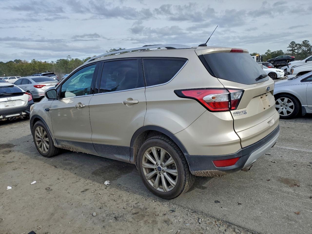 2017 Ford Escape Titanium - Фото 2