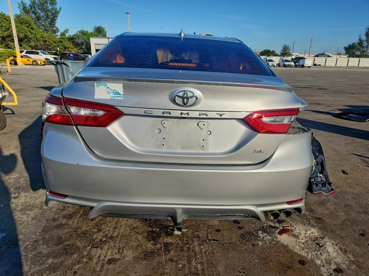 2020 Toyota Camry Se - Фото 6