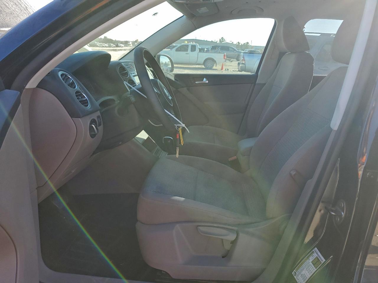 2011 Volkswagen Tiguan S - Image 7