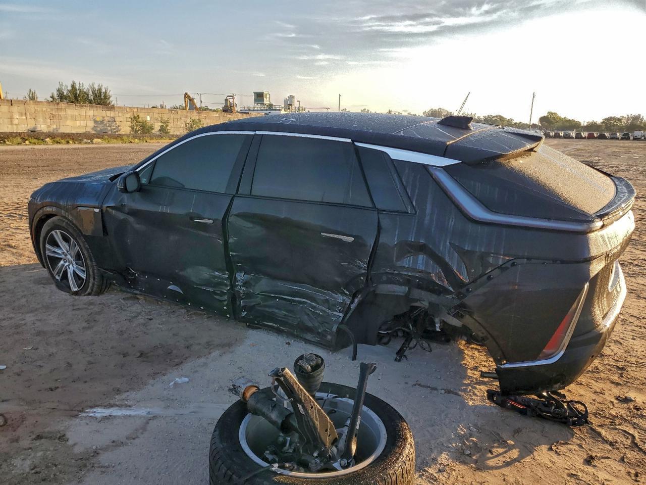 2024 Cadillac Lyriq Tech - Image 2