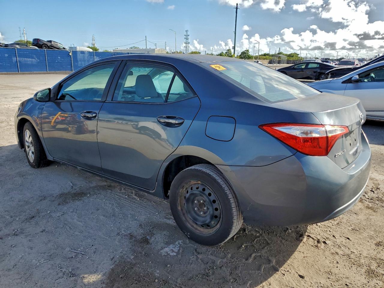 2014 Toyota Corolla L - Фото 2
