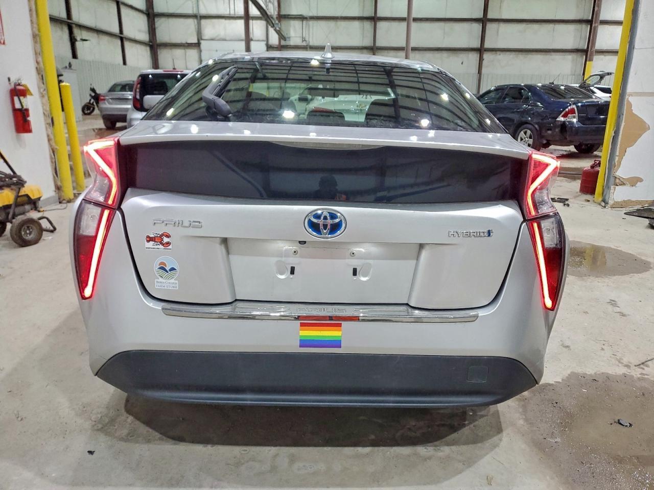 2016 Toyota Prius - Фото 6