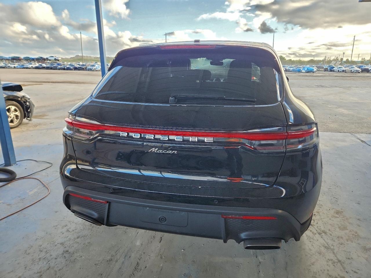 2025 Porsche Macan Base - Фото 6
