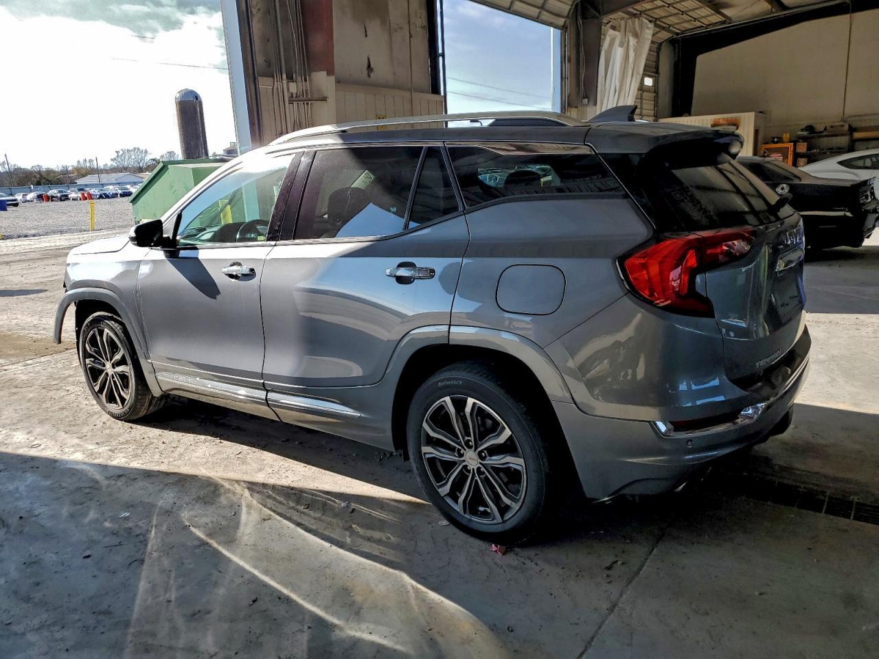 2018 GMC Terrain - Фото 2