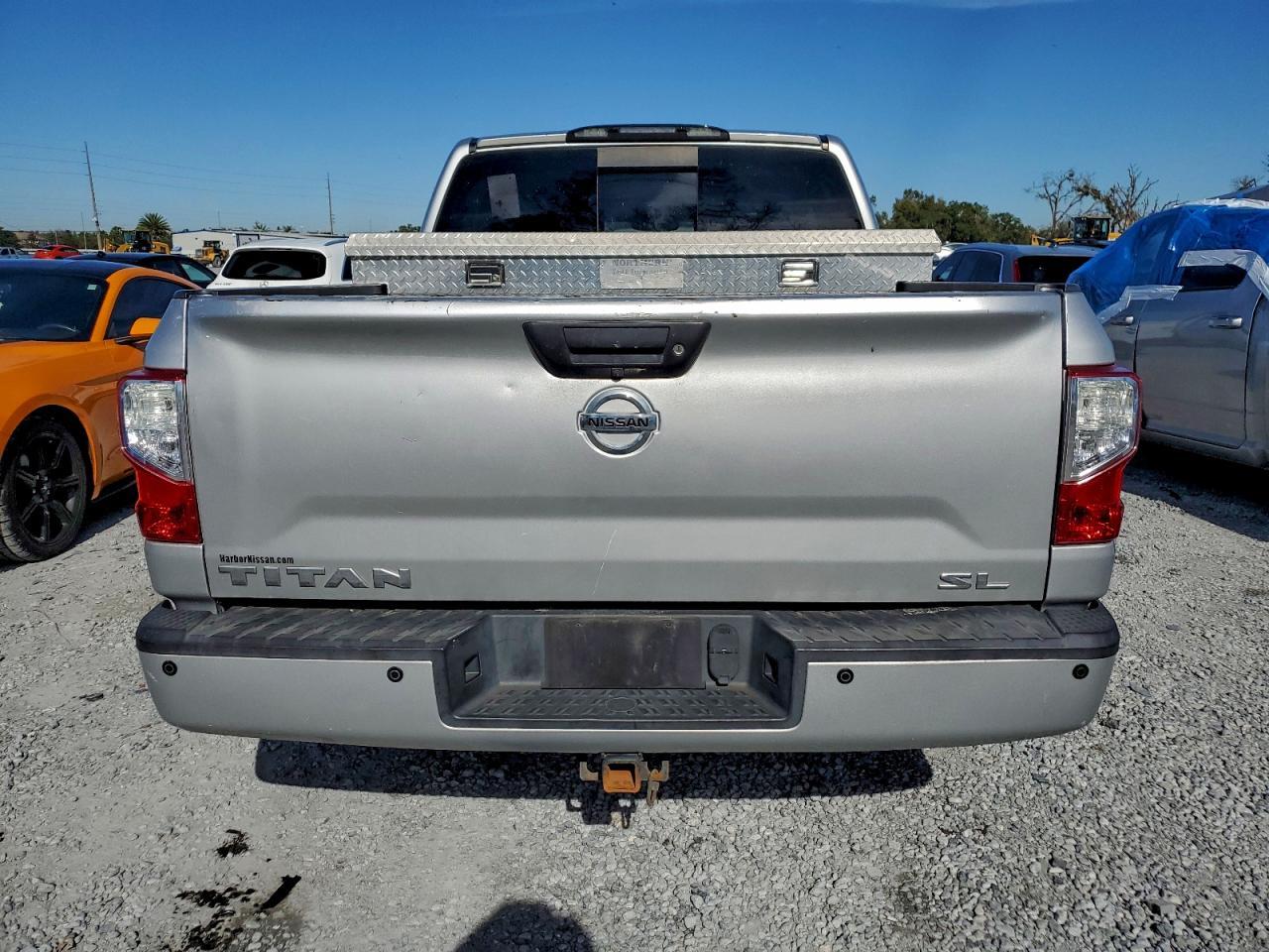 2017 Nissan Titan Sv - Image 6