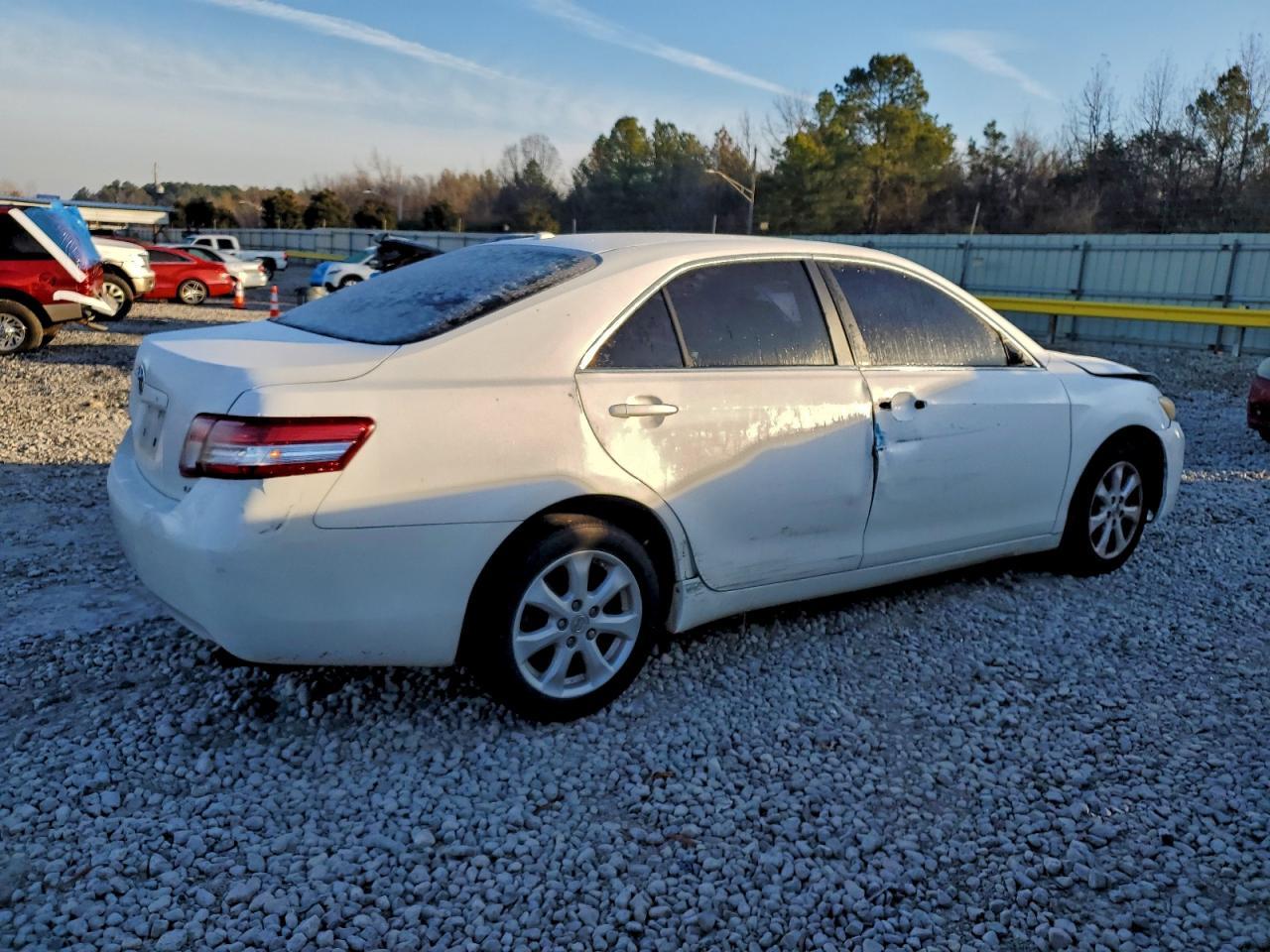 2011 Toyota Camry Base - Фото 3