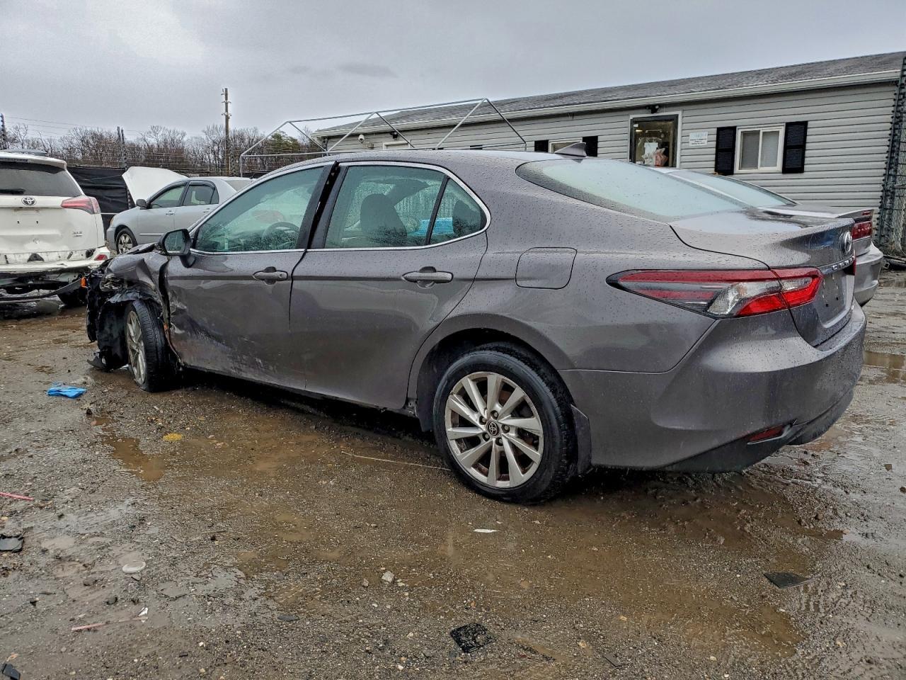 2023 Toyota Camry Le - Фото 2