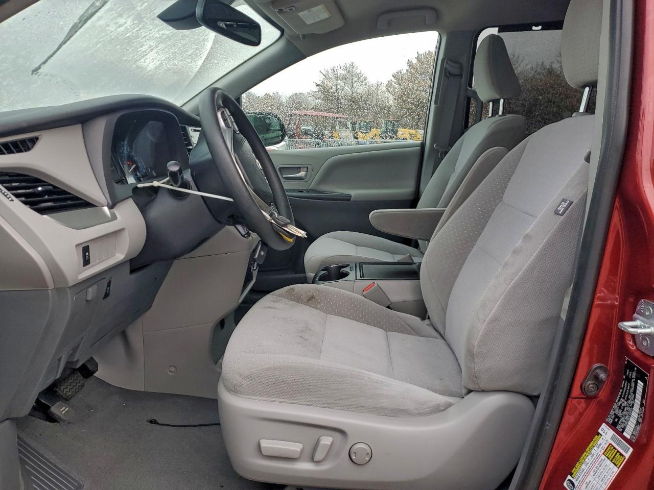 2020 Toyota Sienna Le - Фото 7
