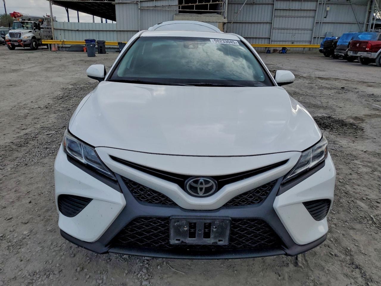 2020 Toyota Camry Se - Image 5