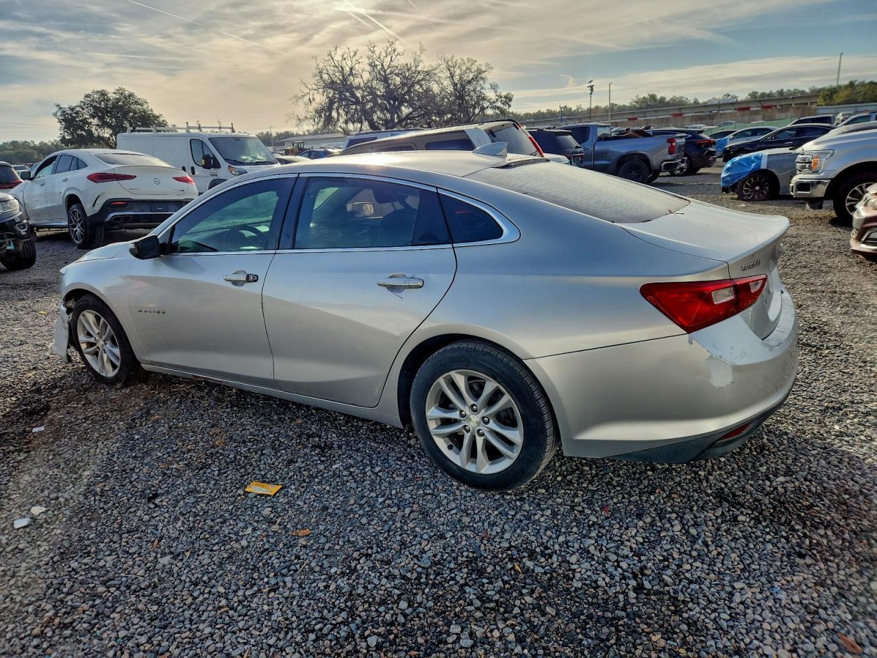 2017 Chevrolet Malibu Lt - Фото 2