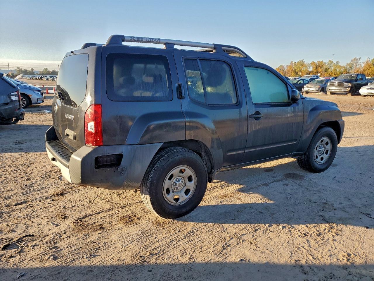 2011 Nissan Xterra Off Road - Image 3