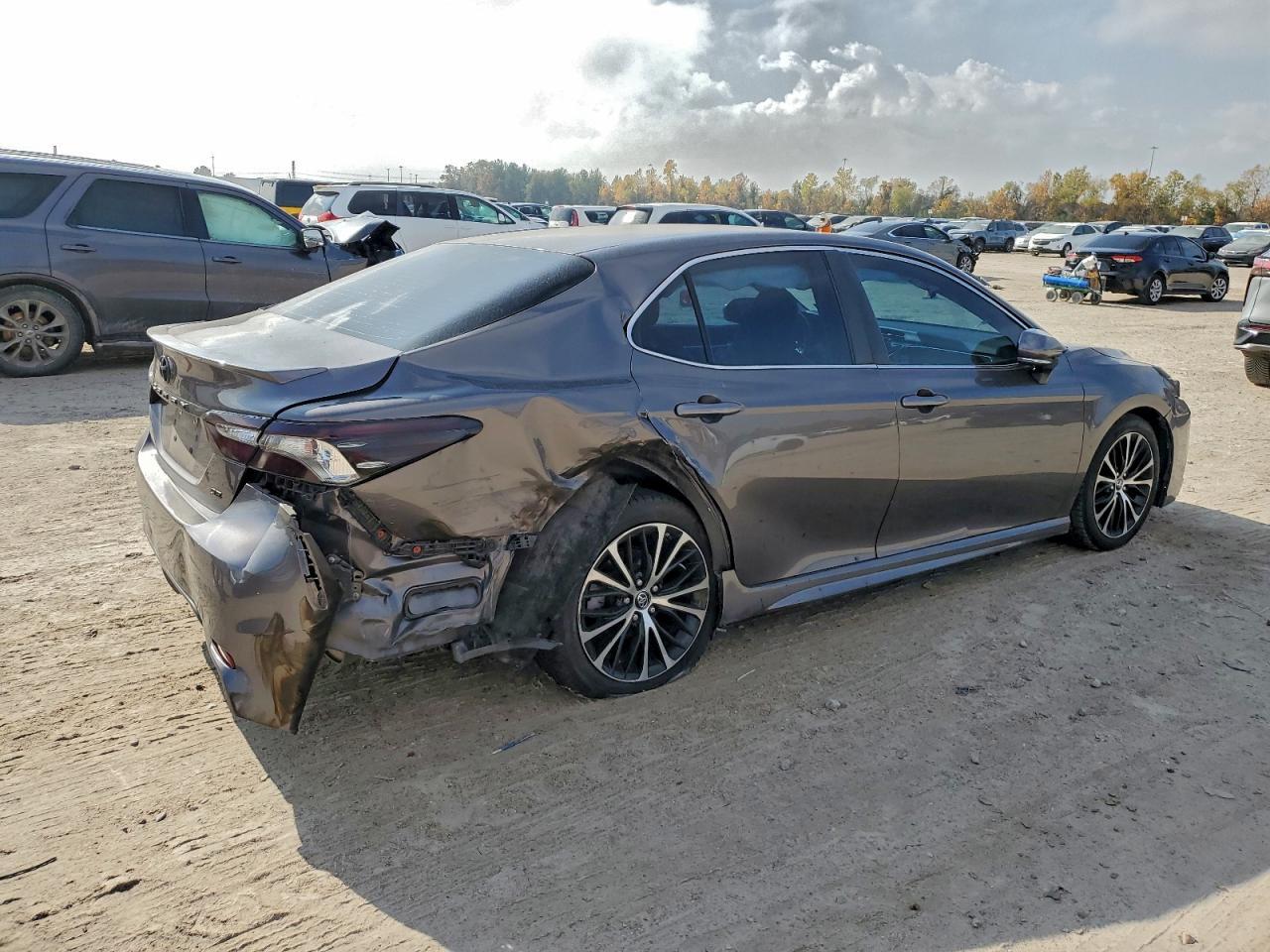 2018 Toyota Camry L - Фото 3