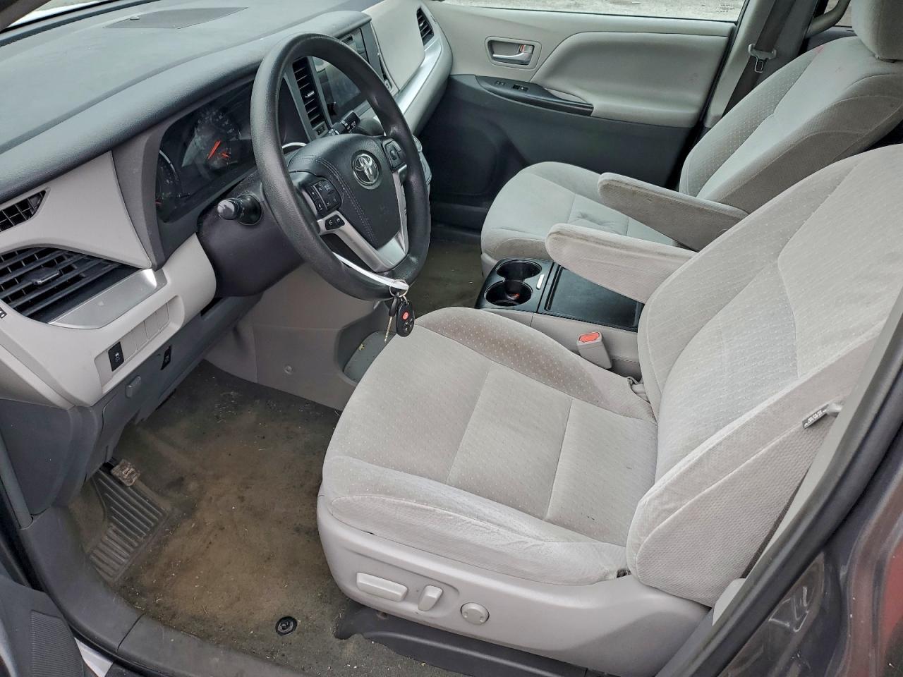 2017 Toyota Sienna Le - Фото 7