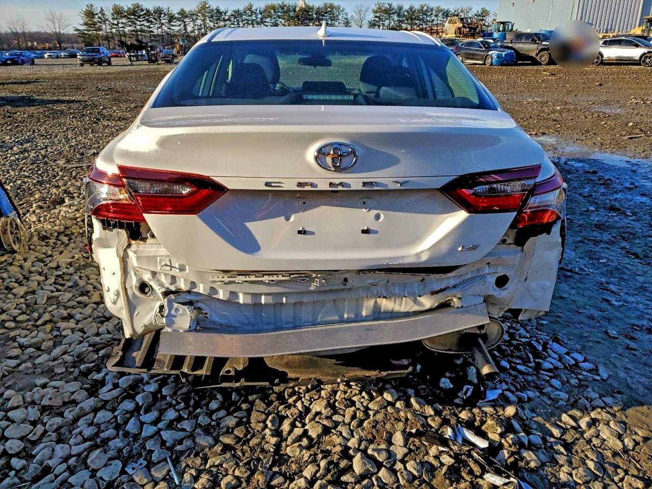 2022 Toyota Camry Le - Фото 6