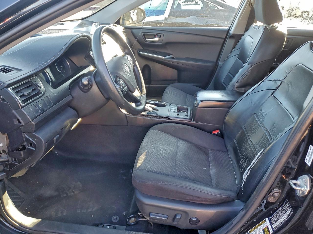 2016 Toyota Camry Hybrid Le - Image 7