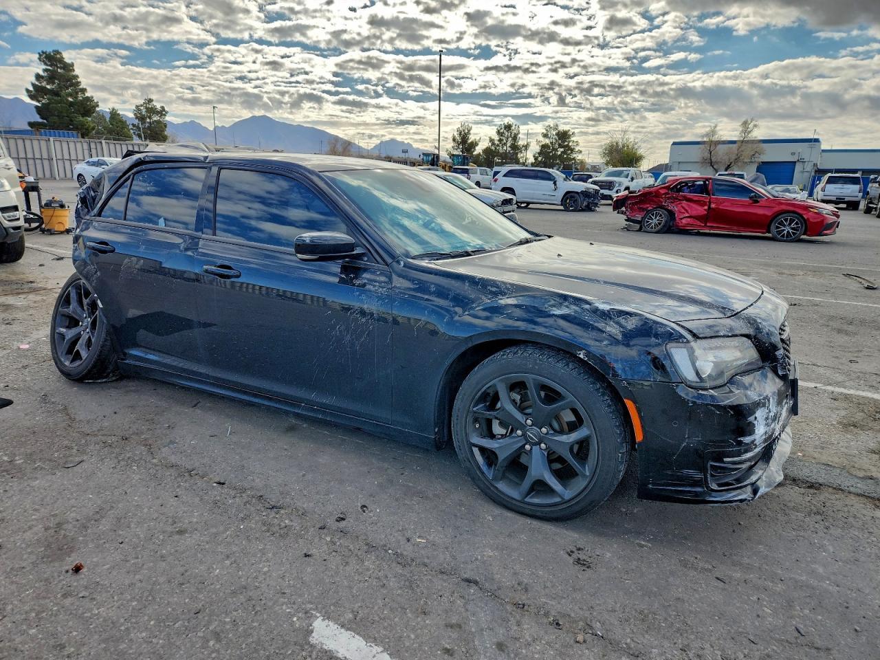 2022 Chrysler 300 S - Фото 4