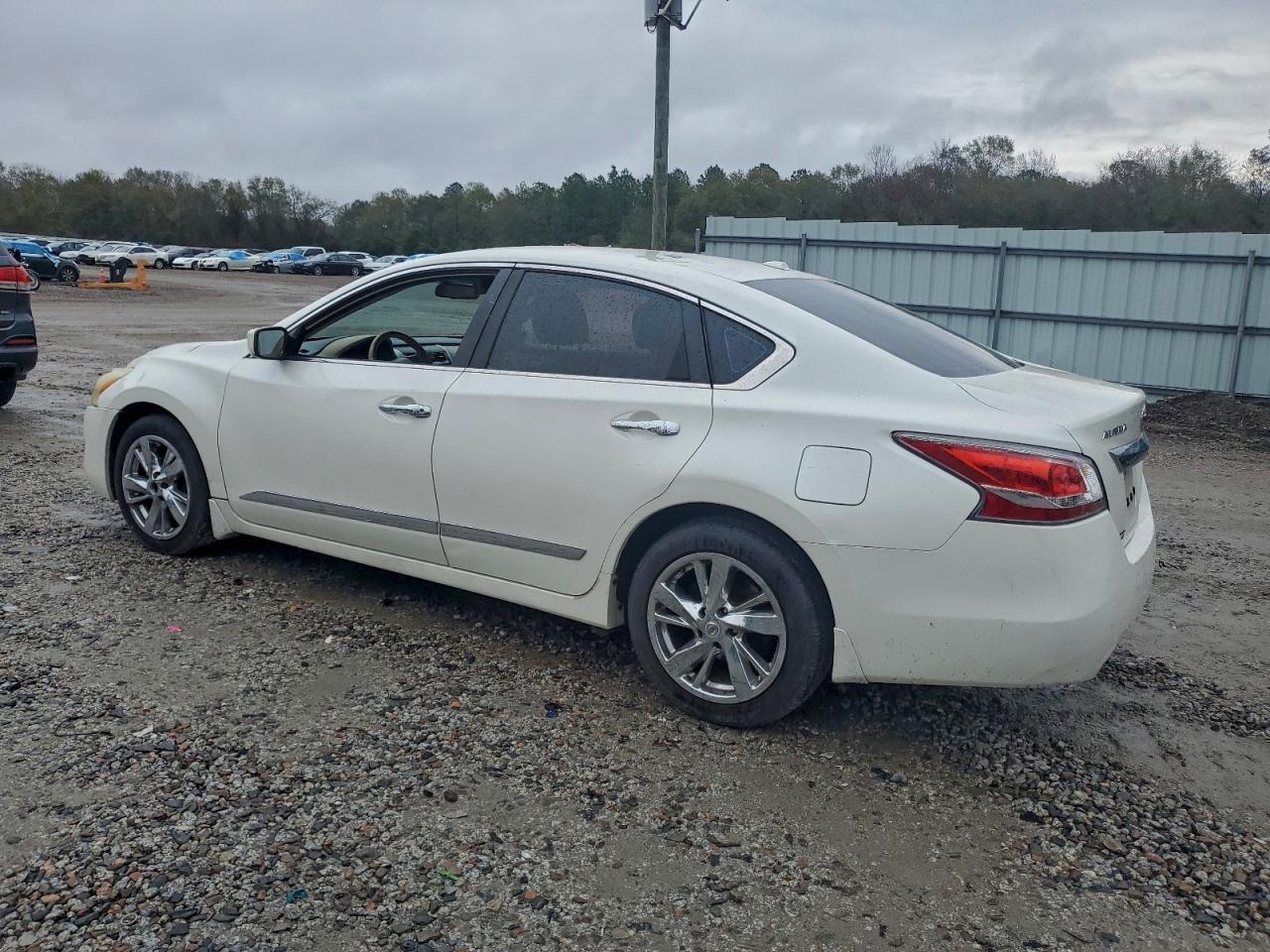 2015 Nissan Altima 2.5 - Image 2