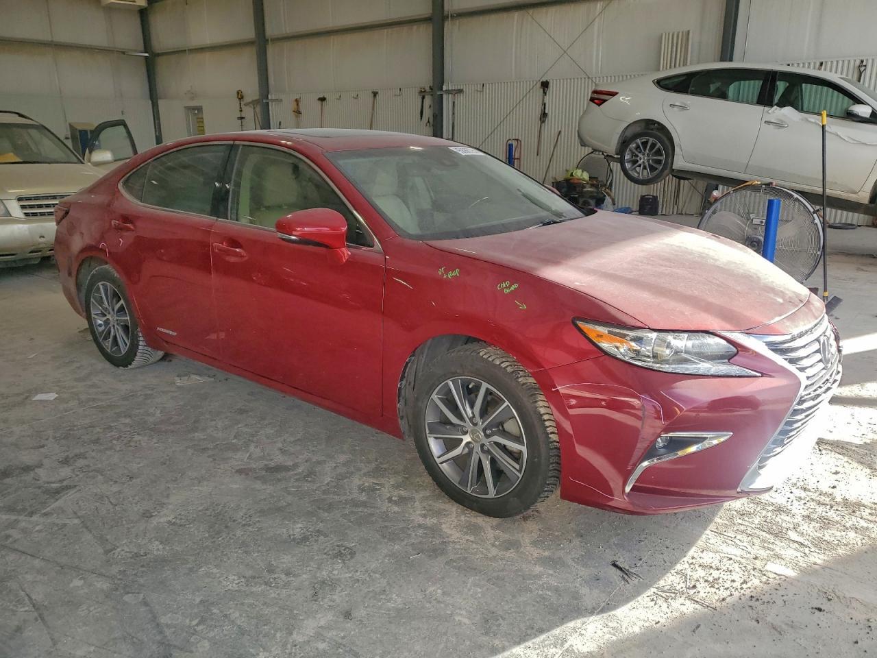 2016 Lexus Es 300H - Фото 4