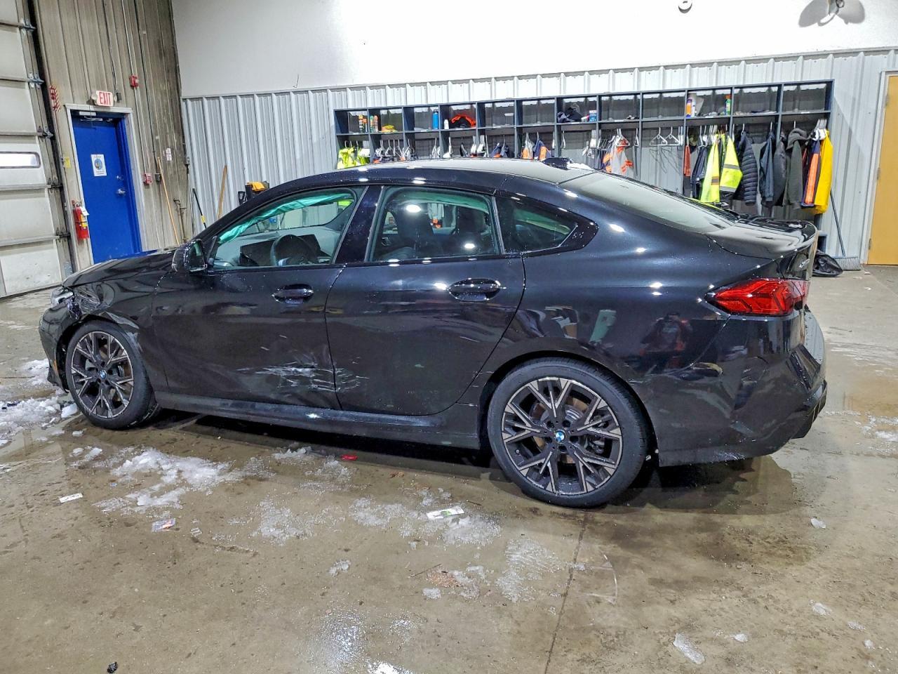 2025 BMW 228Xi - Фото 2