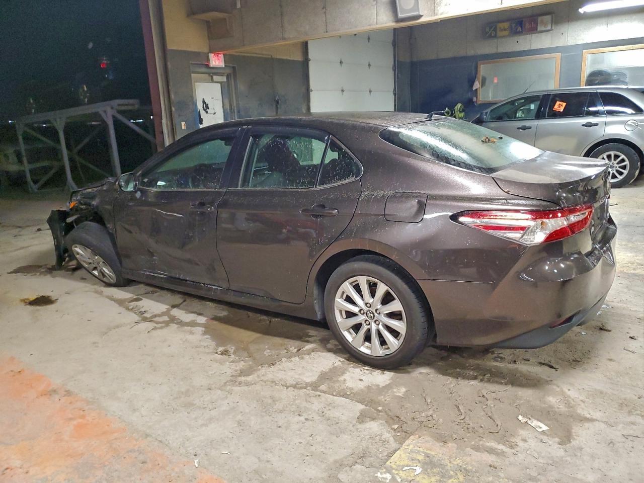 2018 Toyota Camry L - Фото 2