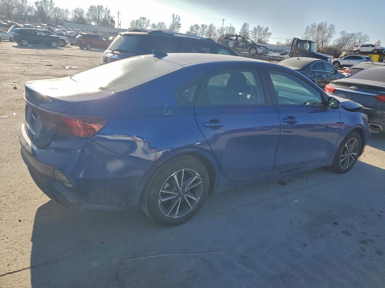 2023 Kia Forte Lx - Фото 3
