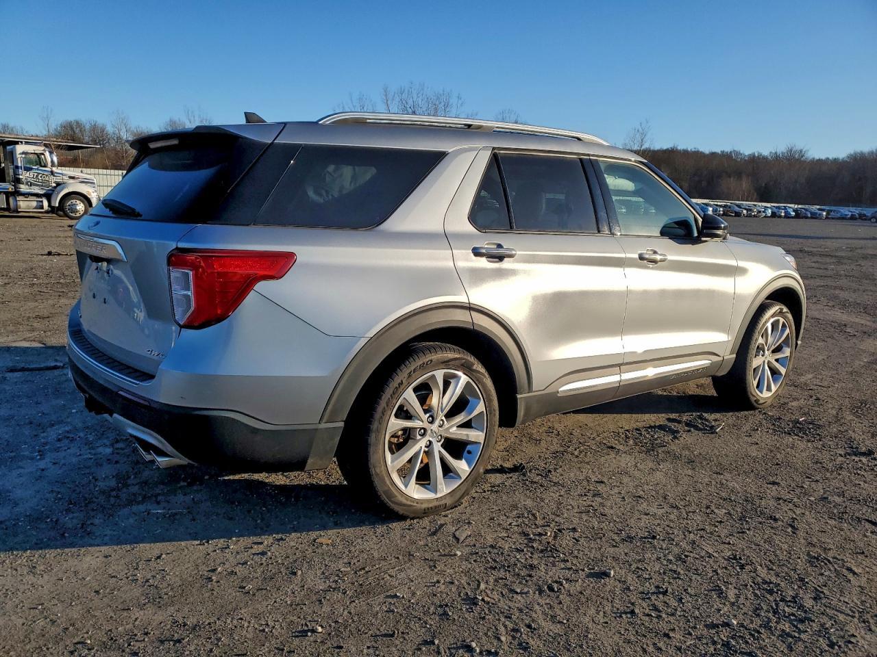 2022 Ford Explorer Platinum - Фото 3