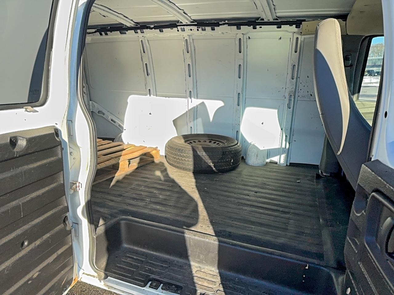 2011 Chevrolet Express G1500 - Фото 6