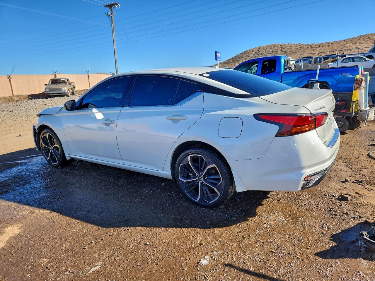 2023 Nissan Altima Sr - Фото 2