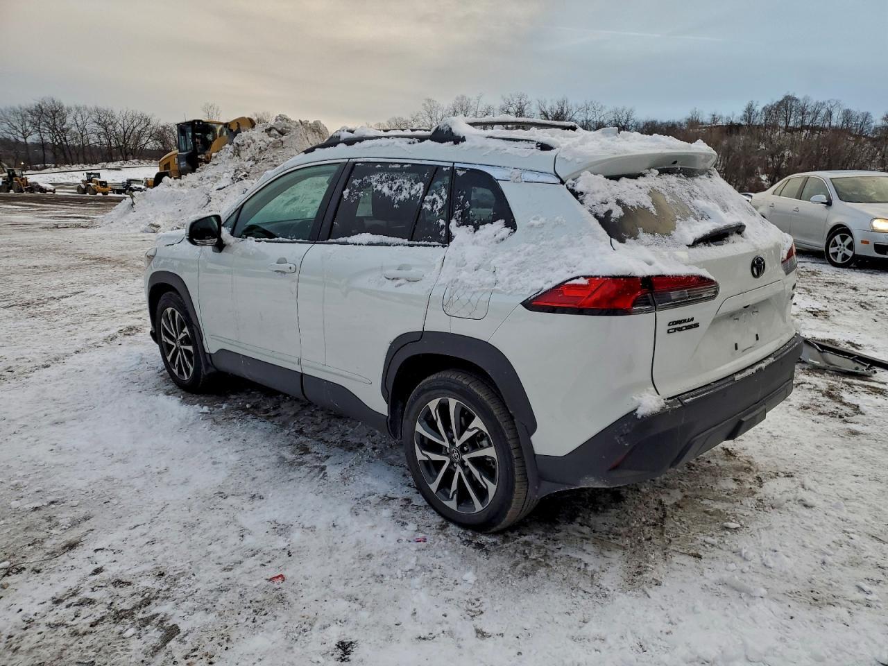 2022 Toyota Corolla Cross Xle - Image 2