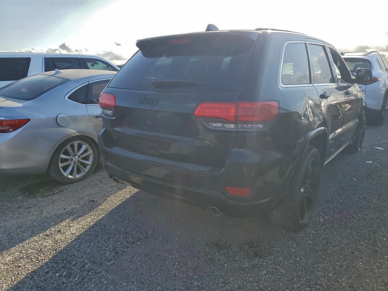 2014 Jeep Grand Cherokee Laredo - Image 3