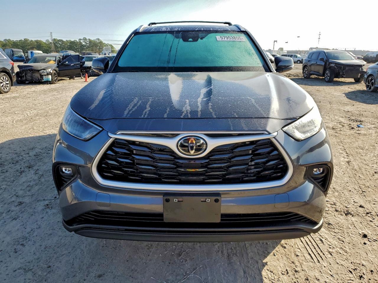 2024 Toyota Highlander Le - Image 5